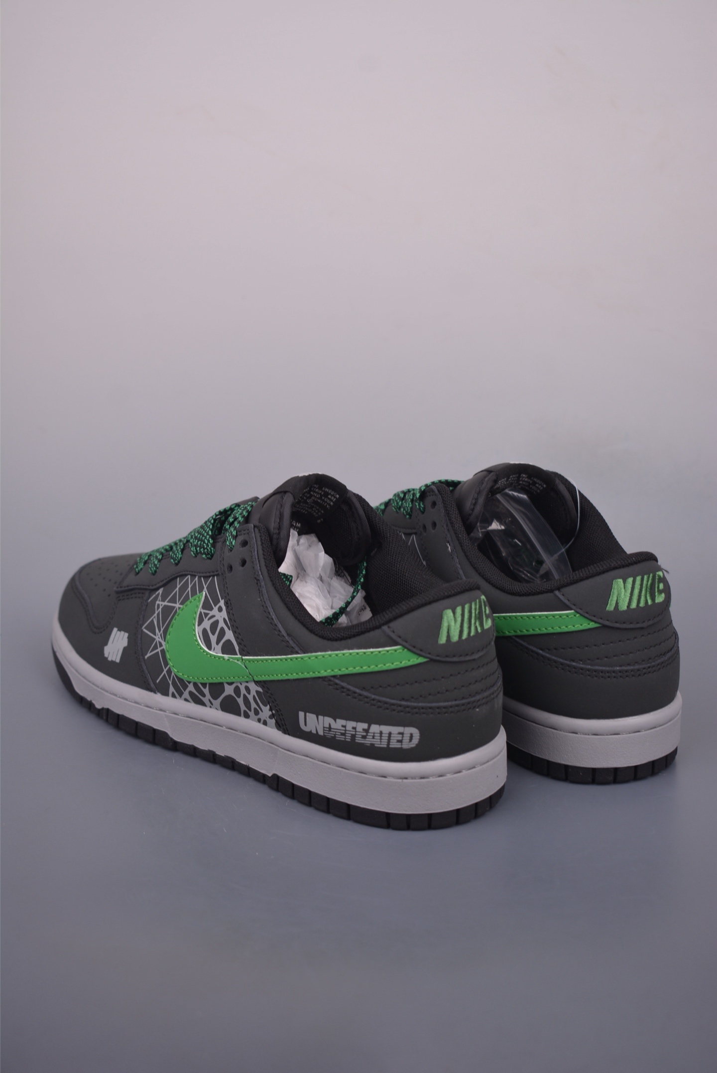 UN x Nike SB Dunk Low 