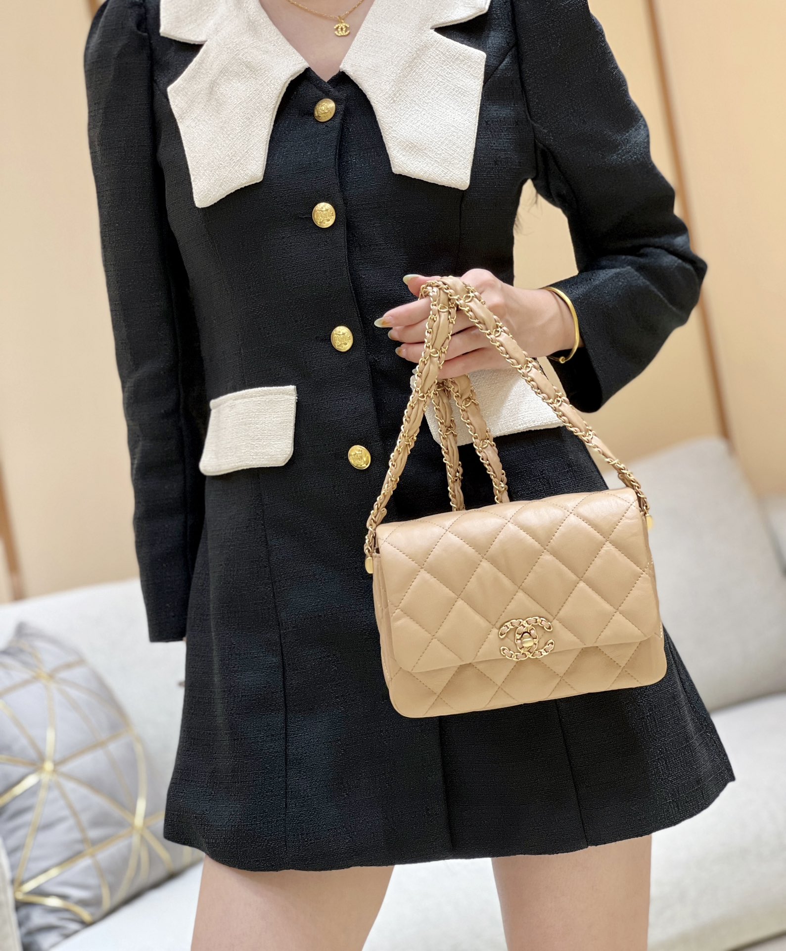 Chanel 23K Autumn and Winter Series Retro Tofu Bag AS4423