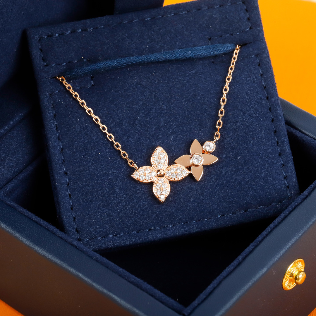 Louis Vuitton Monogram Flower Diamond Floral Pattern