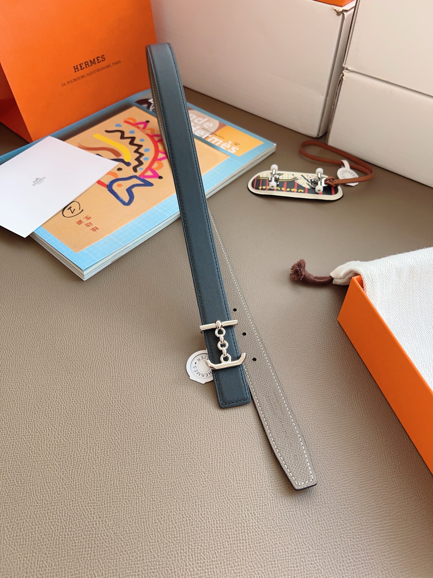 Hermès 2025 New Women's Double-Sided Belt 2.4cm Width