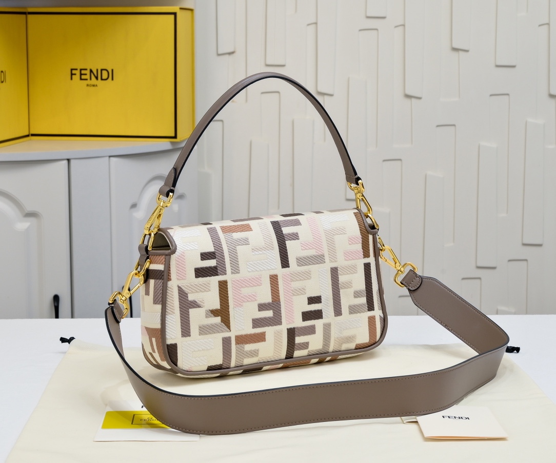 FENDI Baguette Shoulder Bag 1002