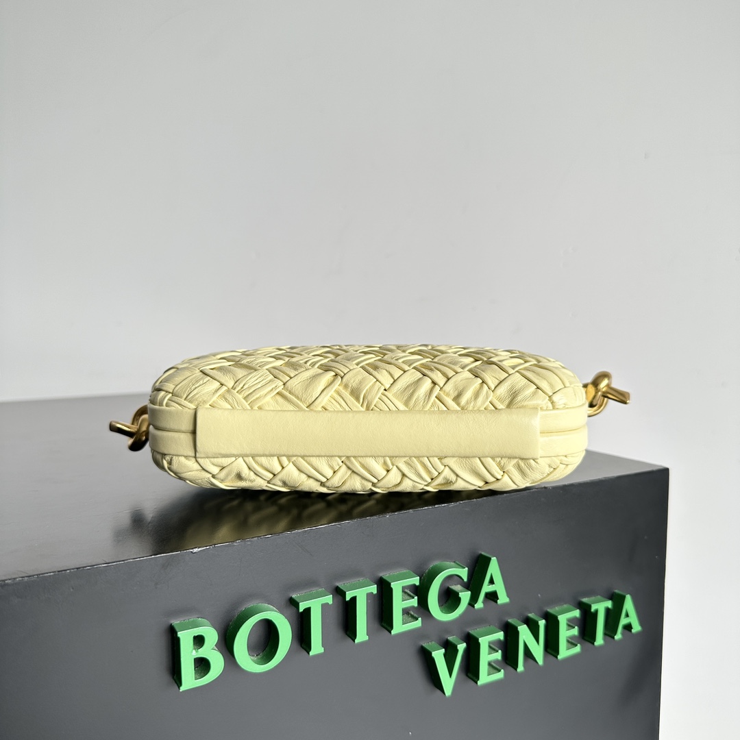 Bottega Veneta Knot woven evening bag 717623