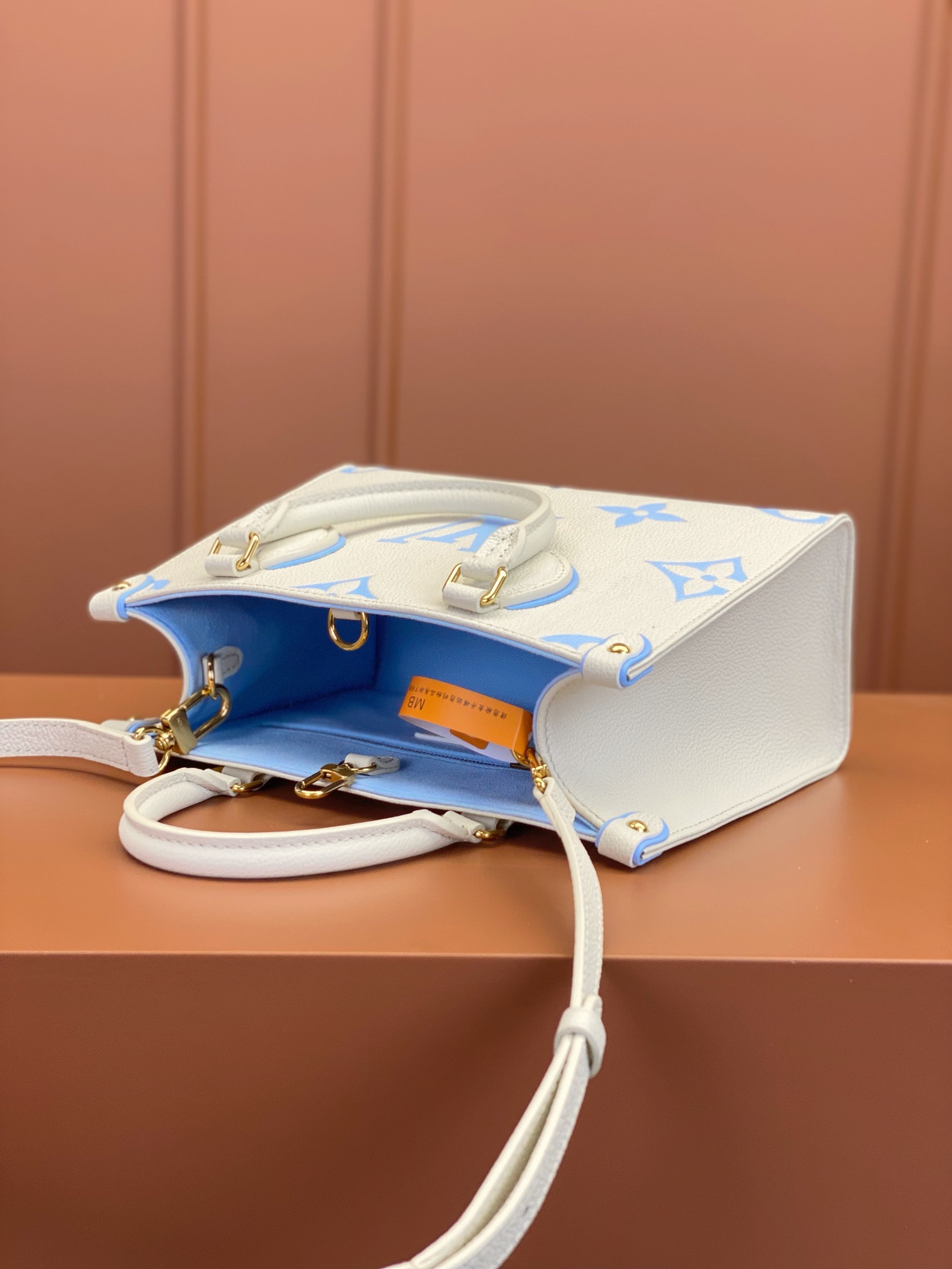 Louis Vuitton ONTHEGO Small Handbag M46833