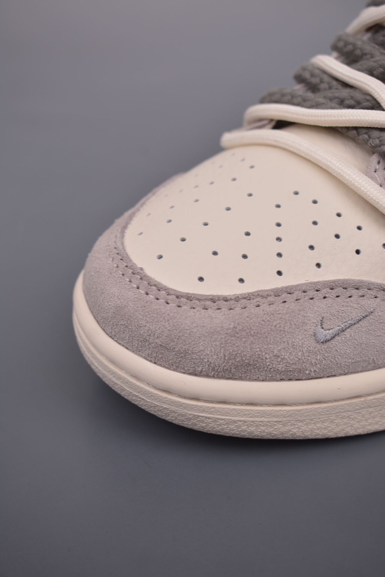 Stussy x Nike SB Dunk Low Retro Lot Stussy Light Grey Off-White Lace-Up SJ2068-307