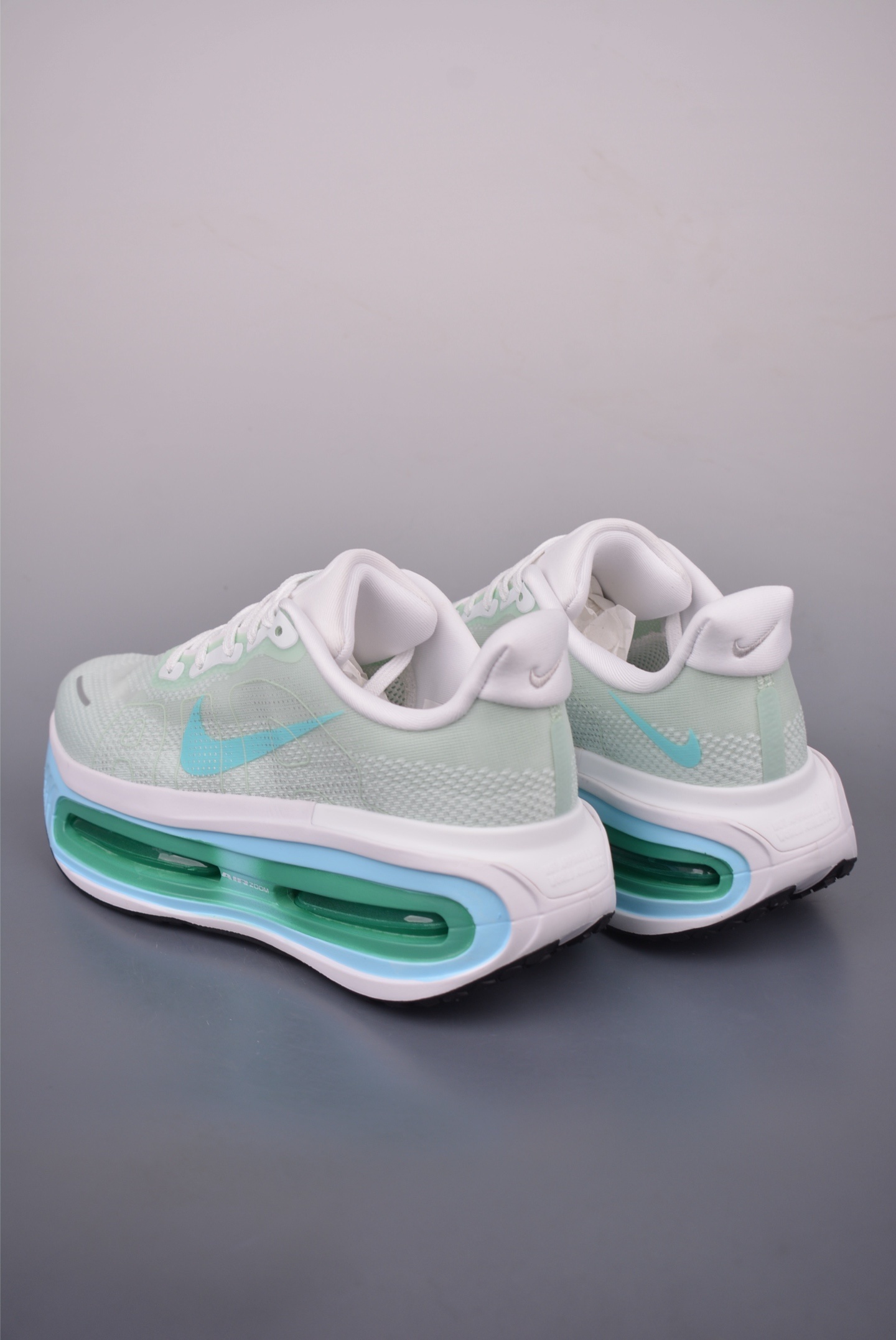 Nike Vomero premium “mint green”  FM8453-014
