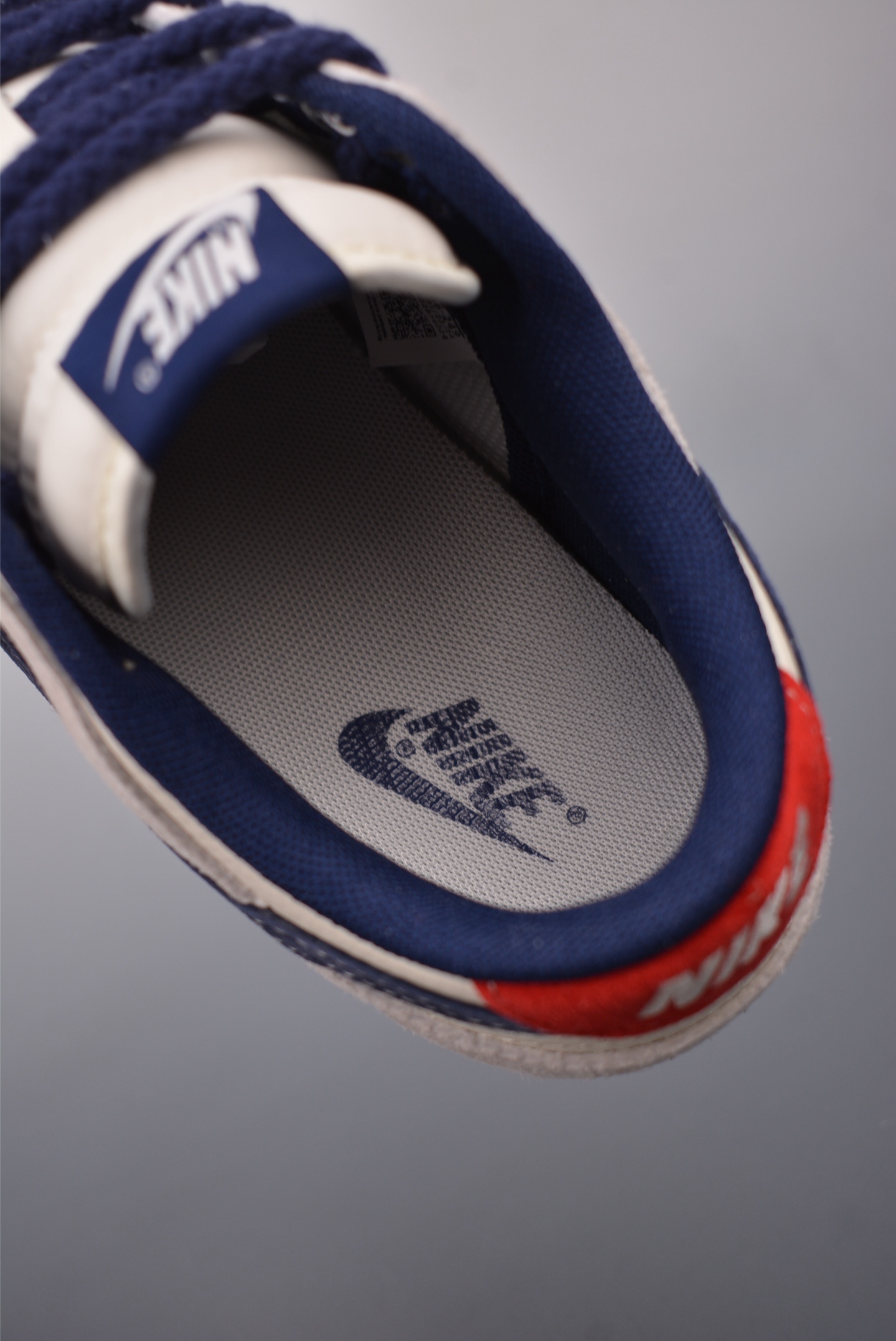 Kaws x Nike SB Dunk Low Retro Off-White Navy YX5066-249
