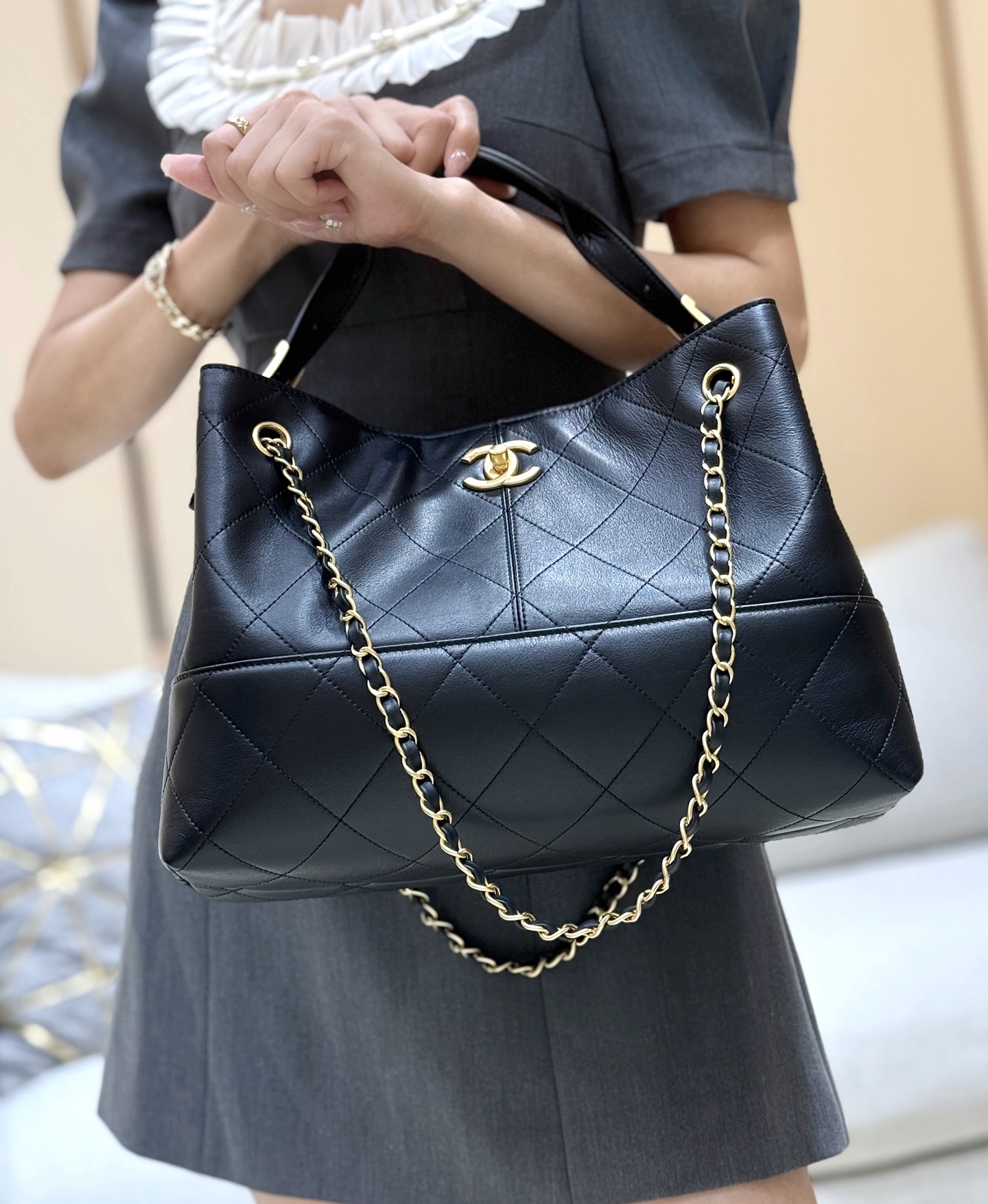 Chanel 25A High-end Handicraft Workshop Suede Colorblock Hobo AS5634 00158