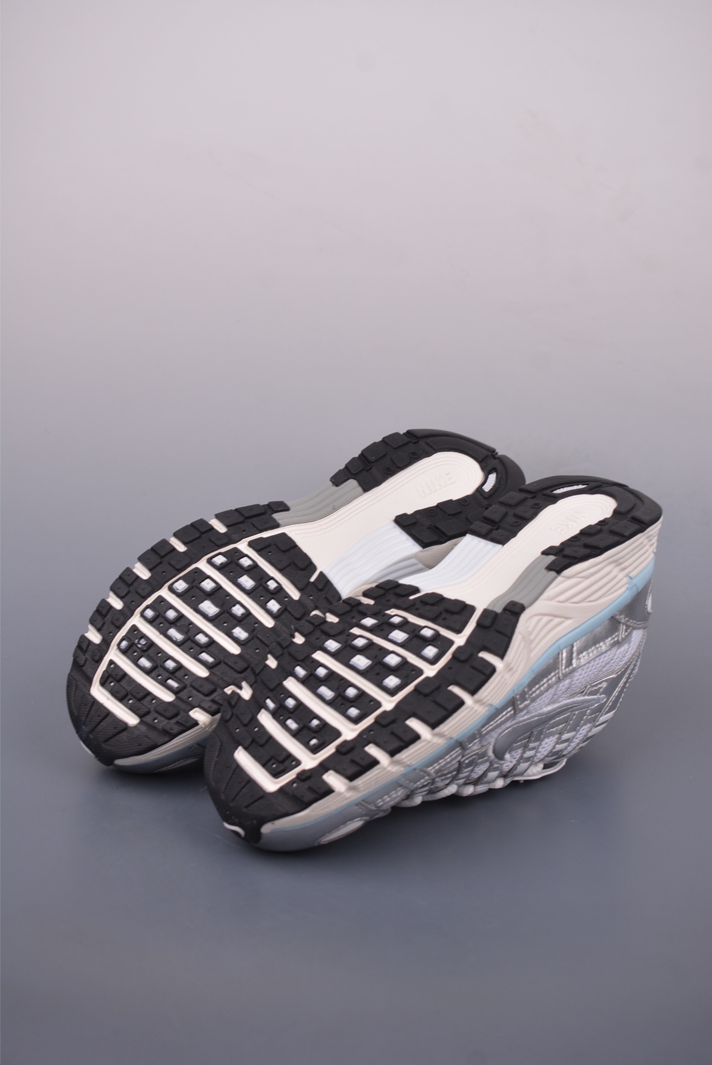 Nike Initiator Running Shoes Metallic Silver White Blue BV1021-106