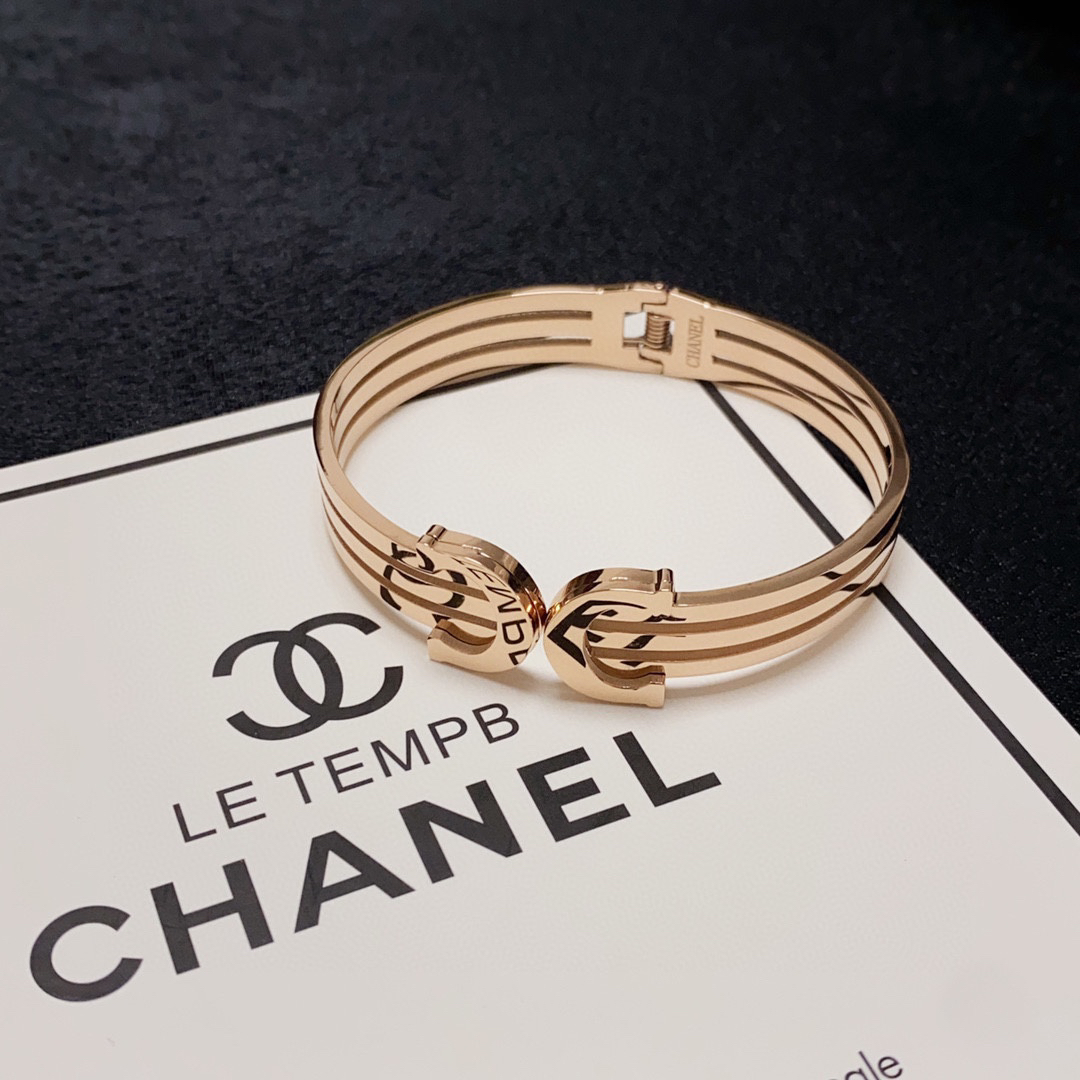 Chanel hollow bracelet