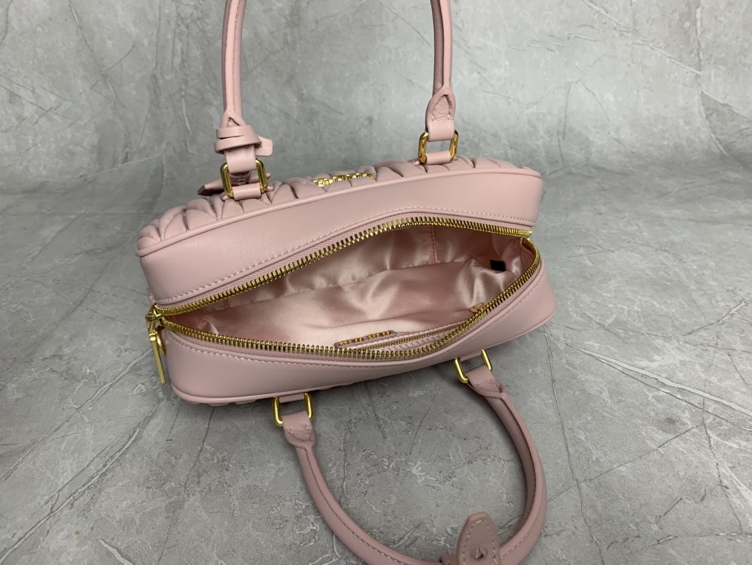 Miu Miu Diamond Bucket Bag 5BE090
