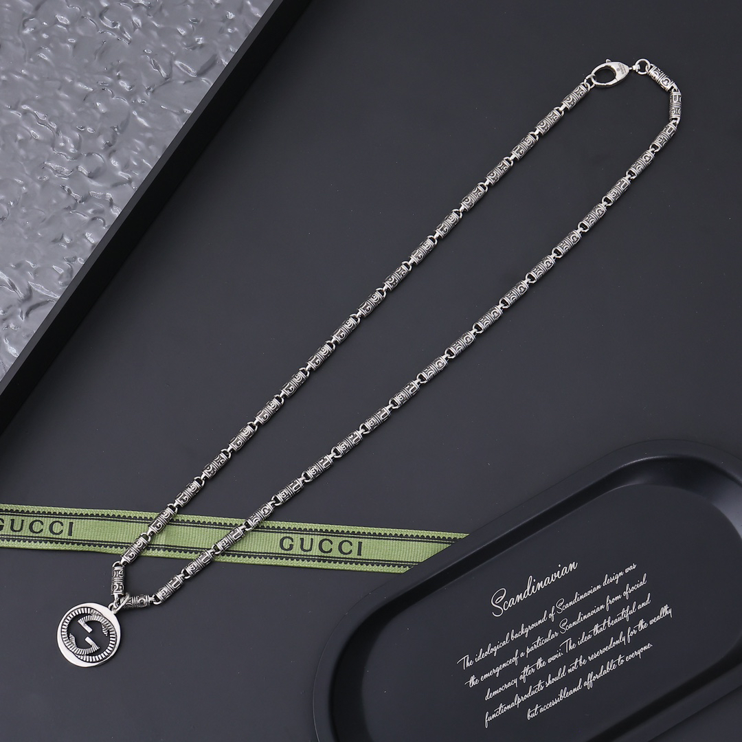 Gucci GG Vintage Hollow Necklace