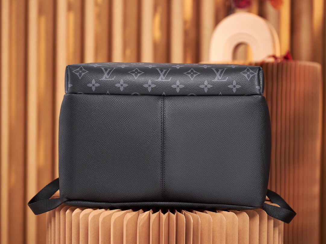 Louis Vuitton DISCOVERY Backpack M30230