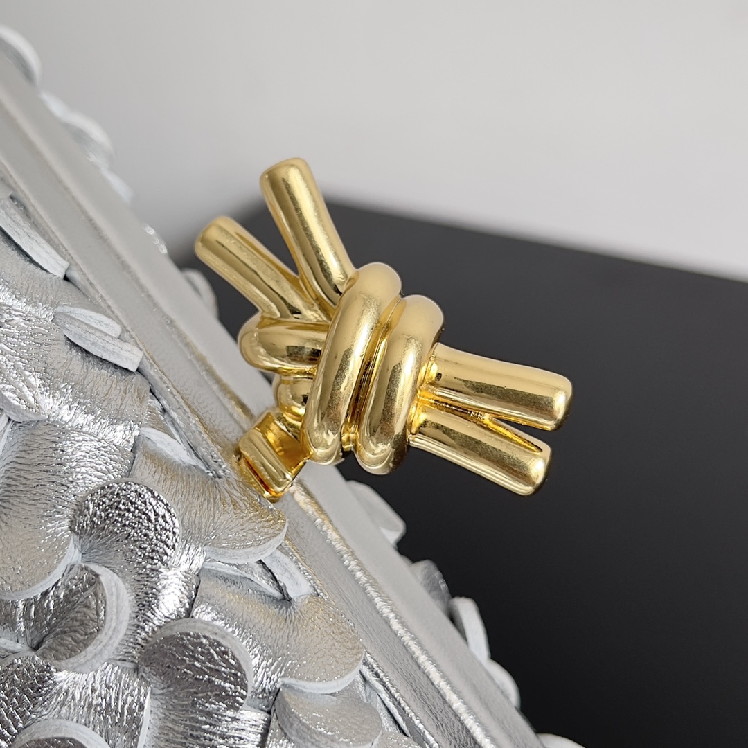 Bottega Veneta 24 Spring Fashion Petal Braided Evening Bag 717622