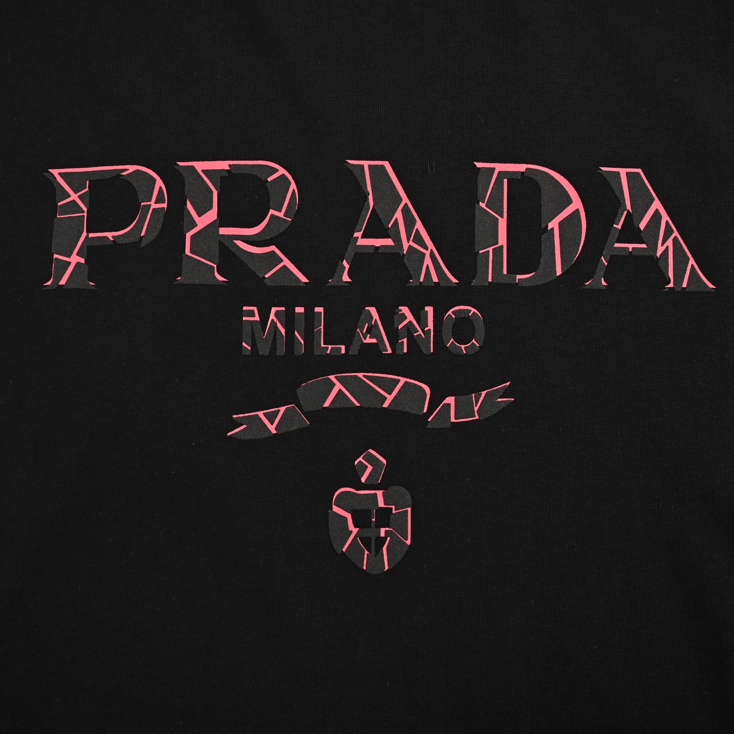 Prada 25ss cracked logo print short sleeves