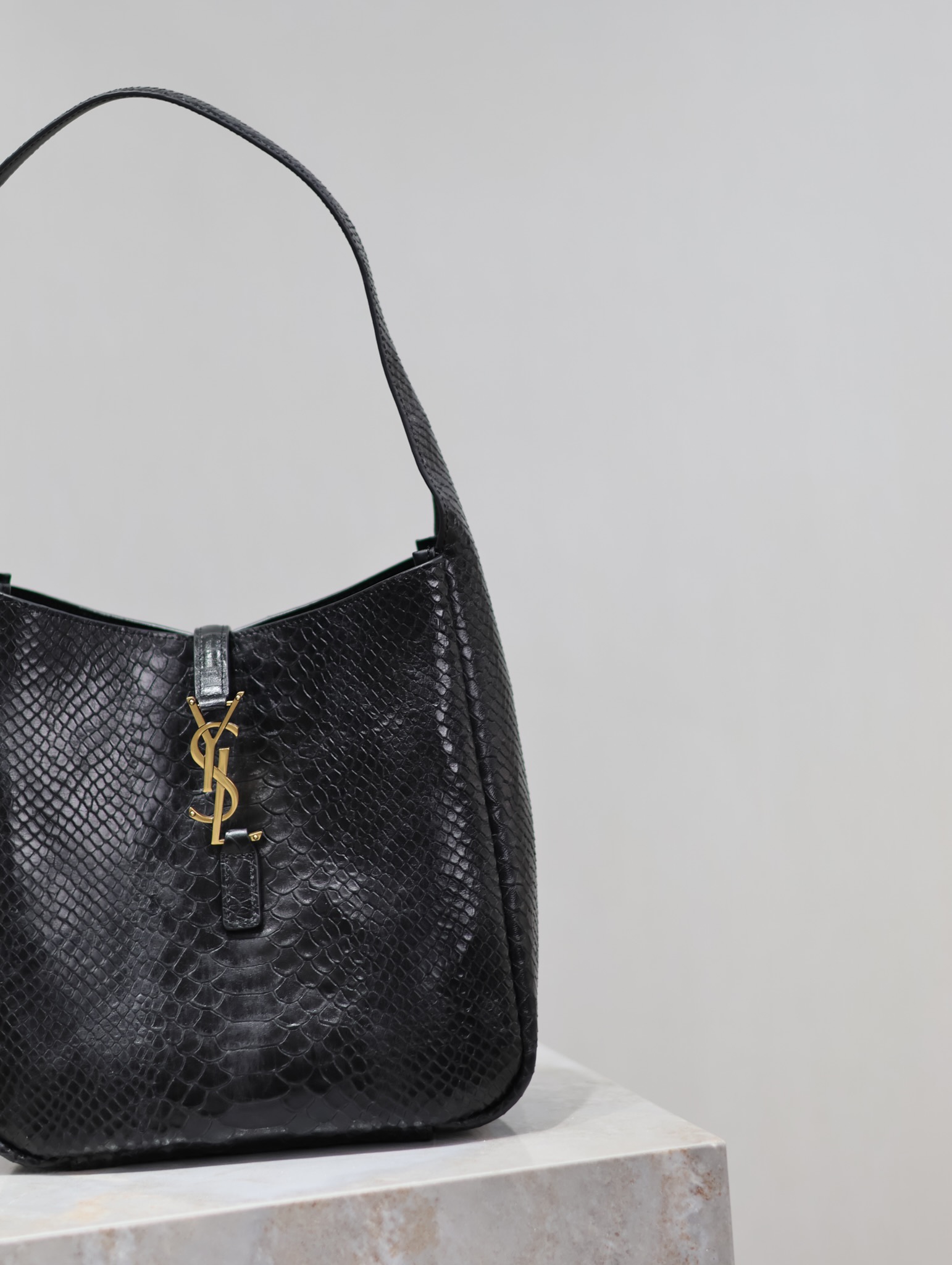 Yves Saint Laurent LE 5A7 Underarm Bag 713938