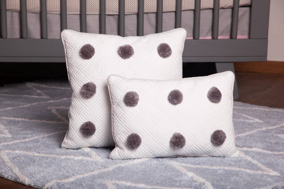 Cojín decorativo cuadrado Blanco Pompón Gris