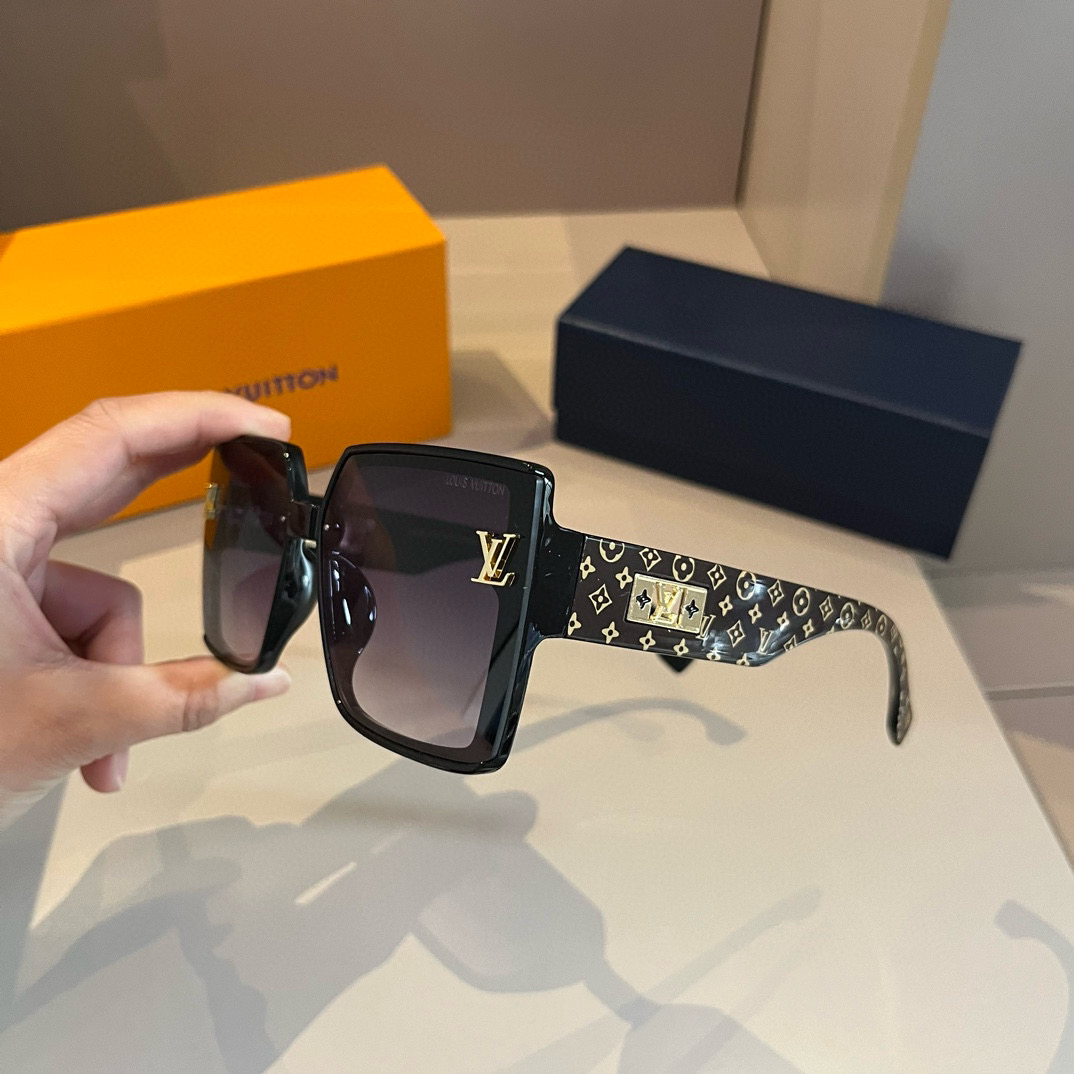 Louis Vuitton square-frame sunglasses