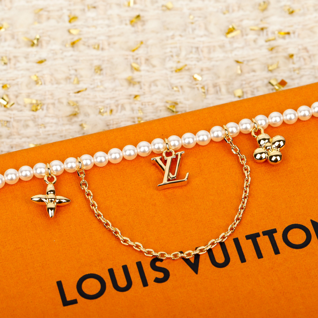 Louis Vuitton floral pearl necklace