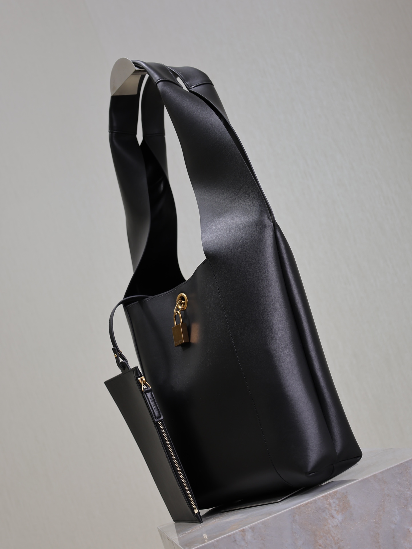 Yves Saint Laurent Hobo Shoulder Bag 773686
