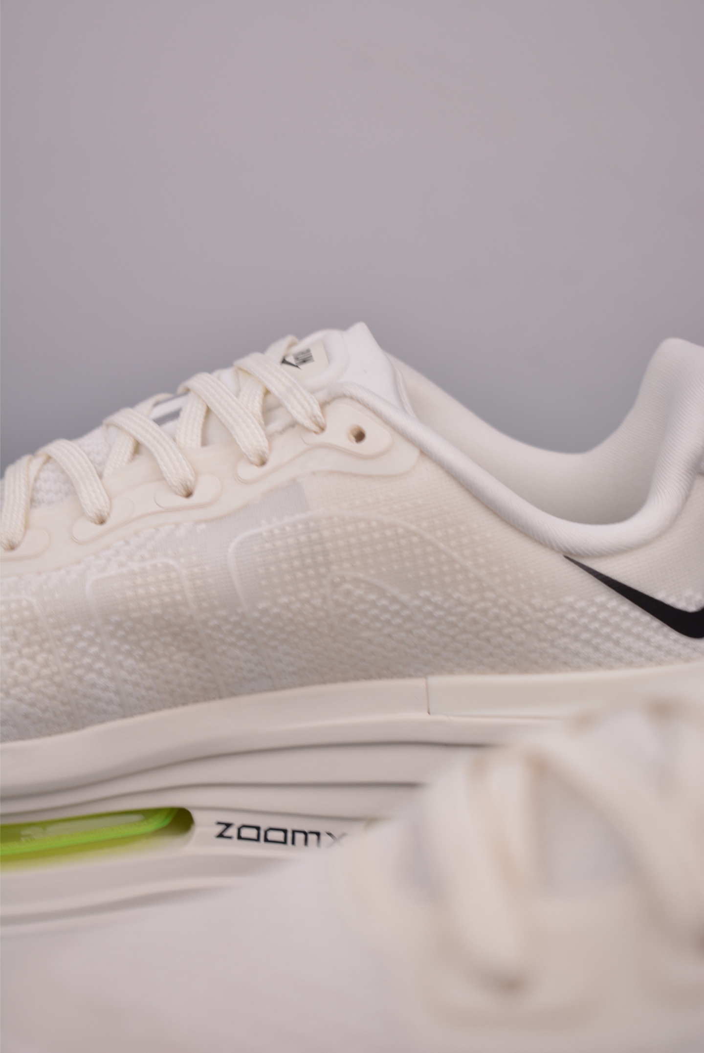 Nike Vomero premium “Off-white” FN8453-008