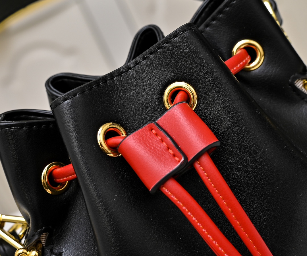 FENDI Mon Tresor Bucket Bag