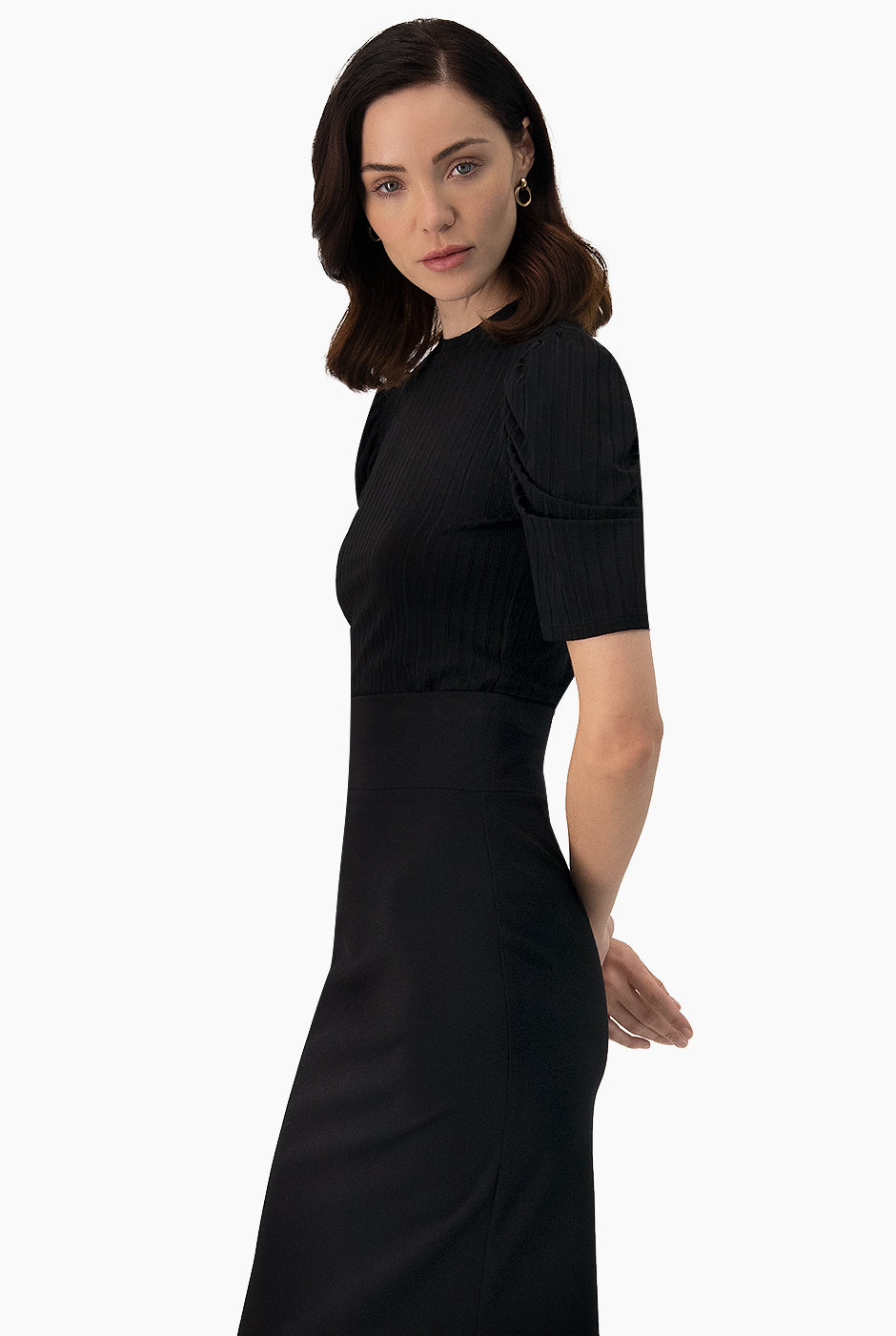 Blusa negra de hombro abullonado