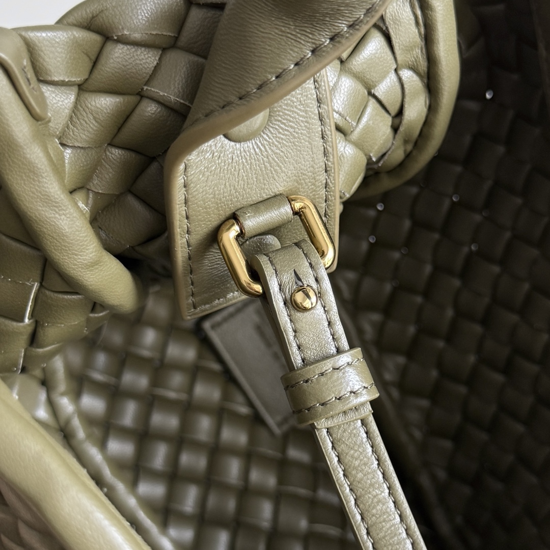 Bottega Veneta Cobble Mini Bag 805739