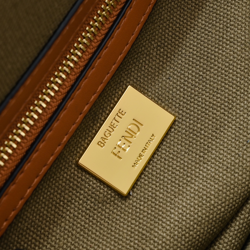 FENDI Baguette Shoulder Bag 1008