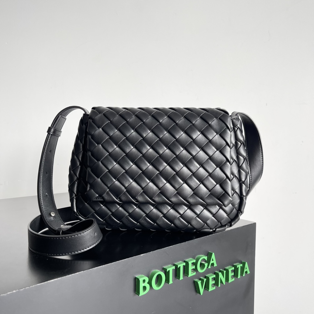 Bottega Veneta Cobble Bag 755659