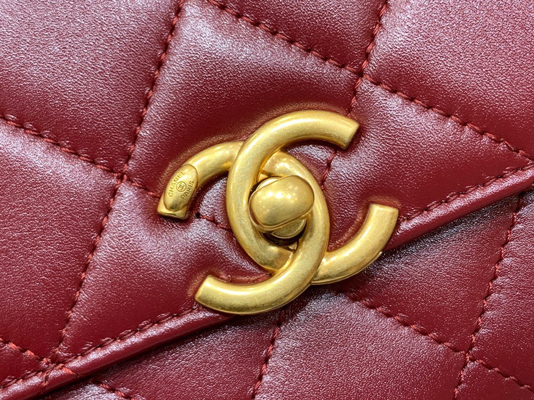 Chanel 2021 Early Fall Haute Couture Collection Double Gold Bead Chain Bag AP2615