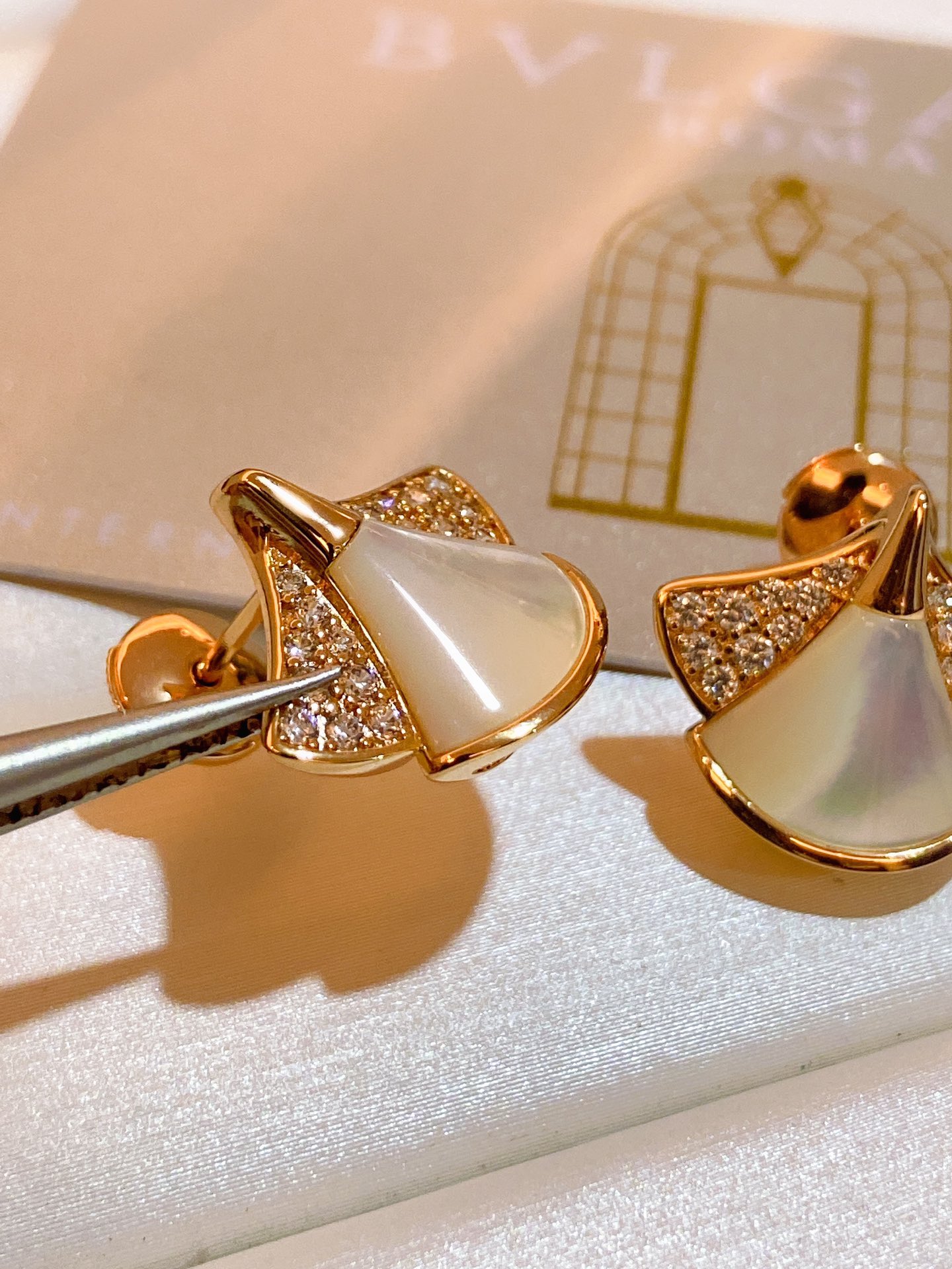 Bulgari diva white mother-of-pearl earrings