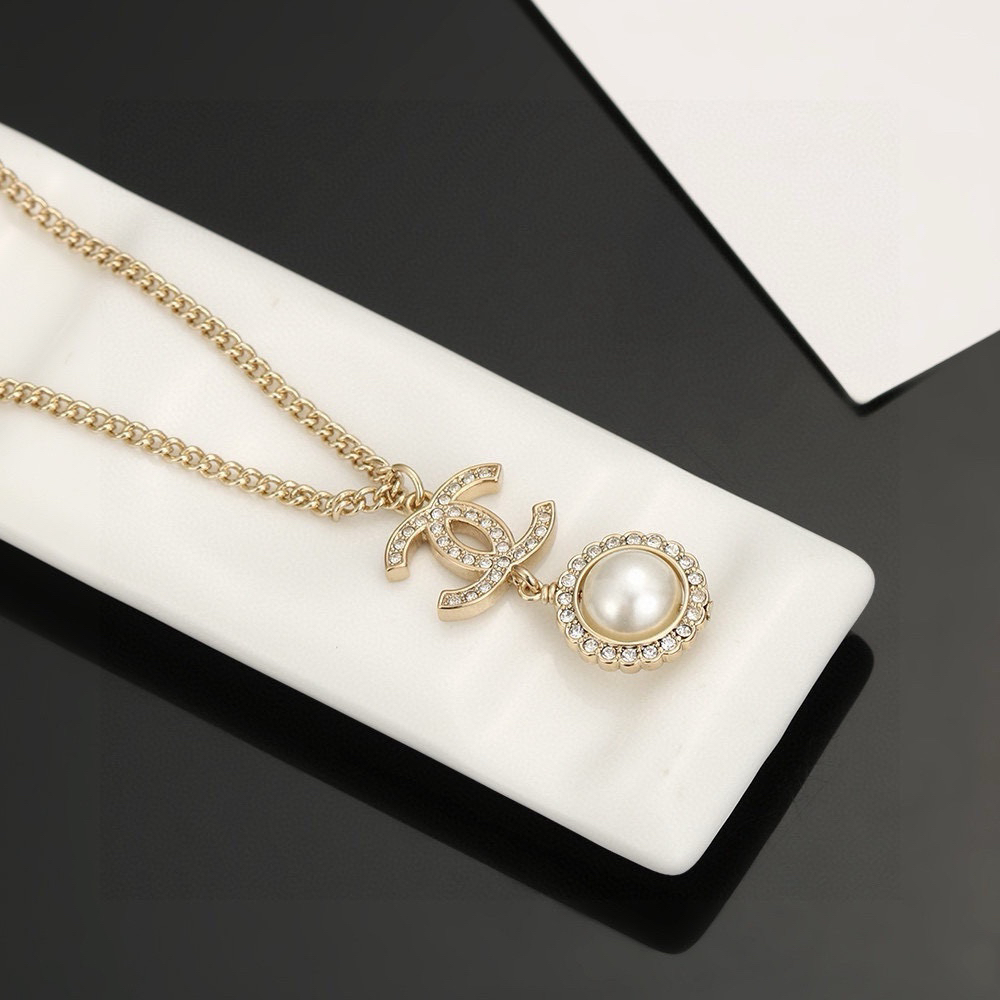 Chanel pearl and diamond necklace
