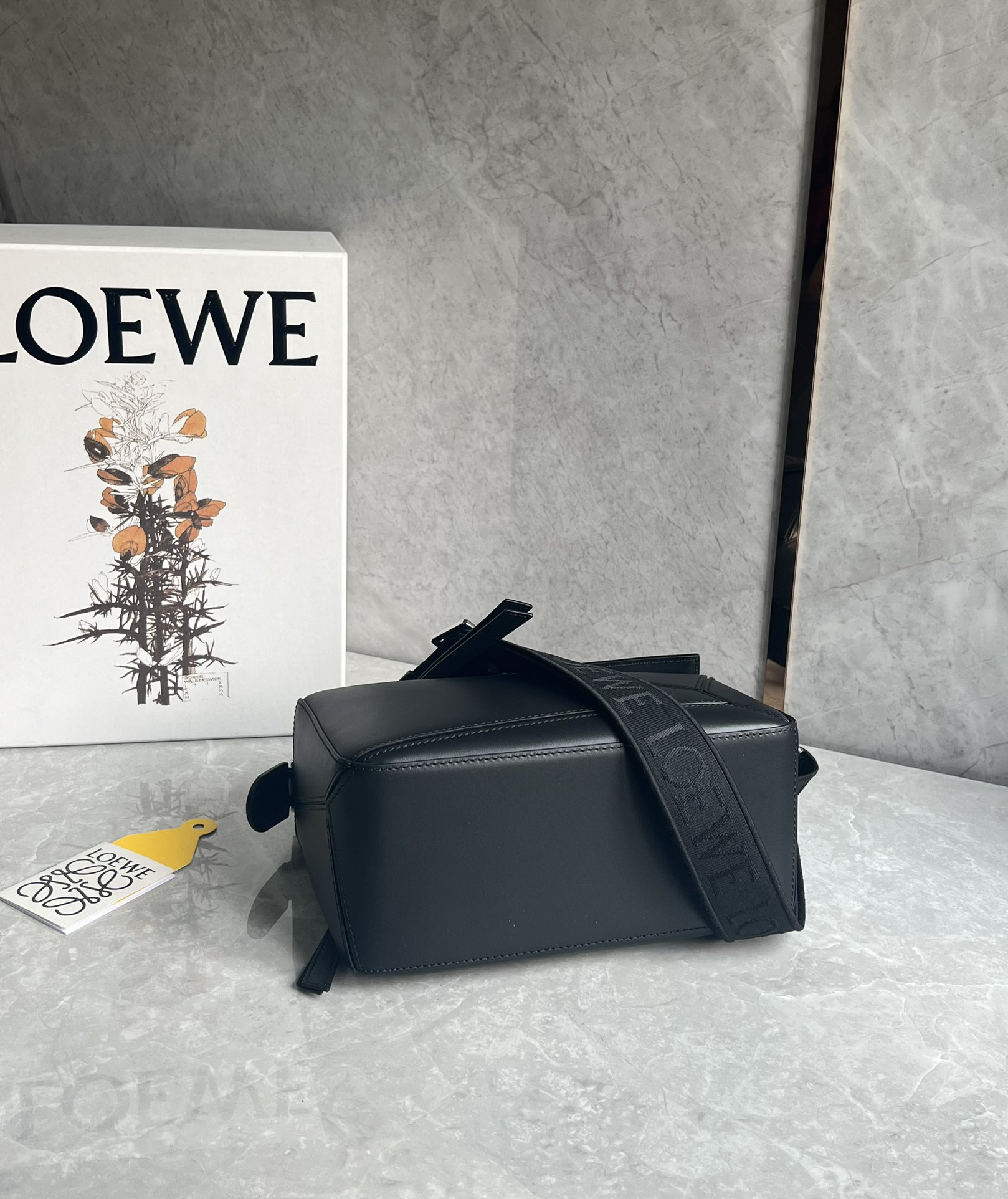 Loewe zzle embroidered shoulder strap bag 0189