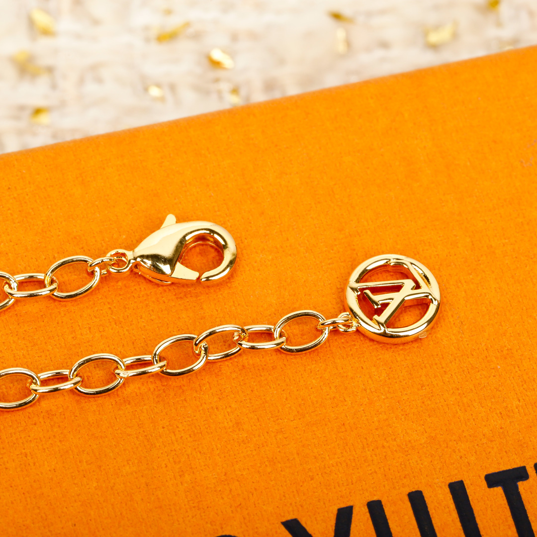Louis Vuitton floral pearl necklace