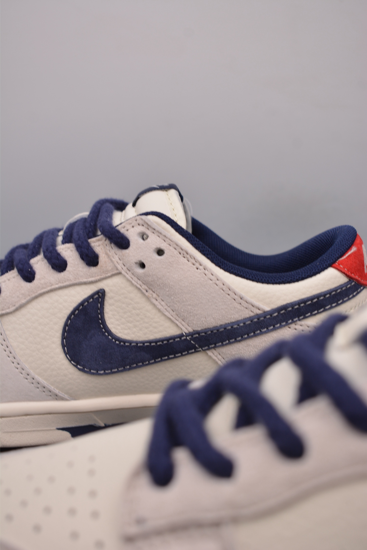 Kaws x Nike SB Dunk Low Retro Off-White Navy YX5066-249