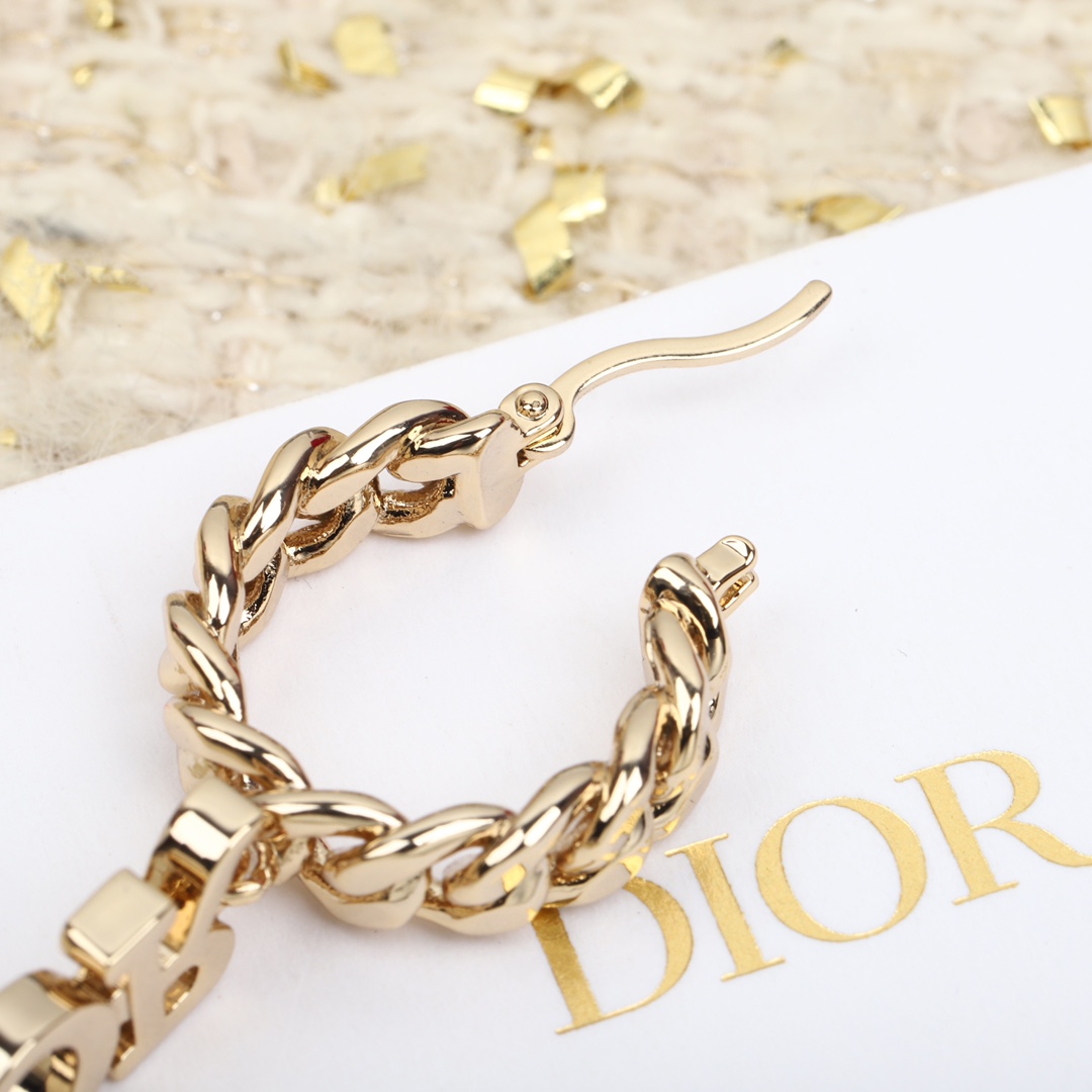 Dior chain letter earrings