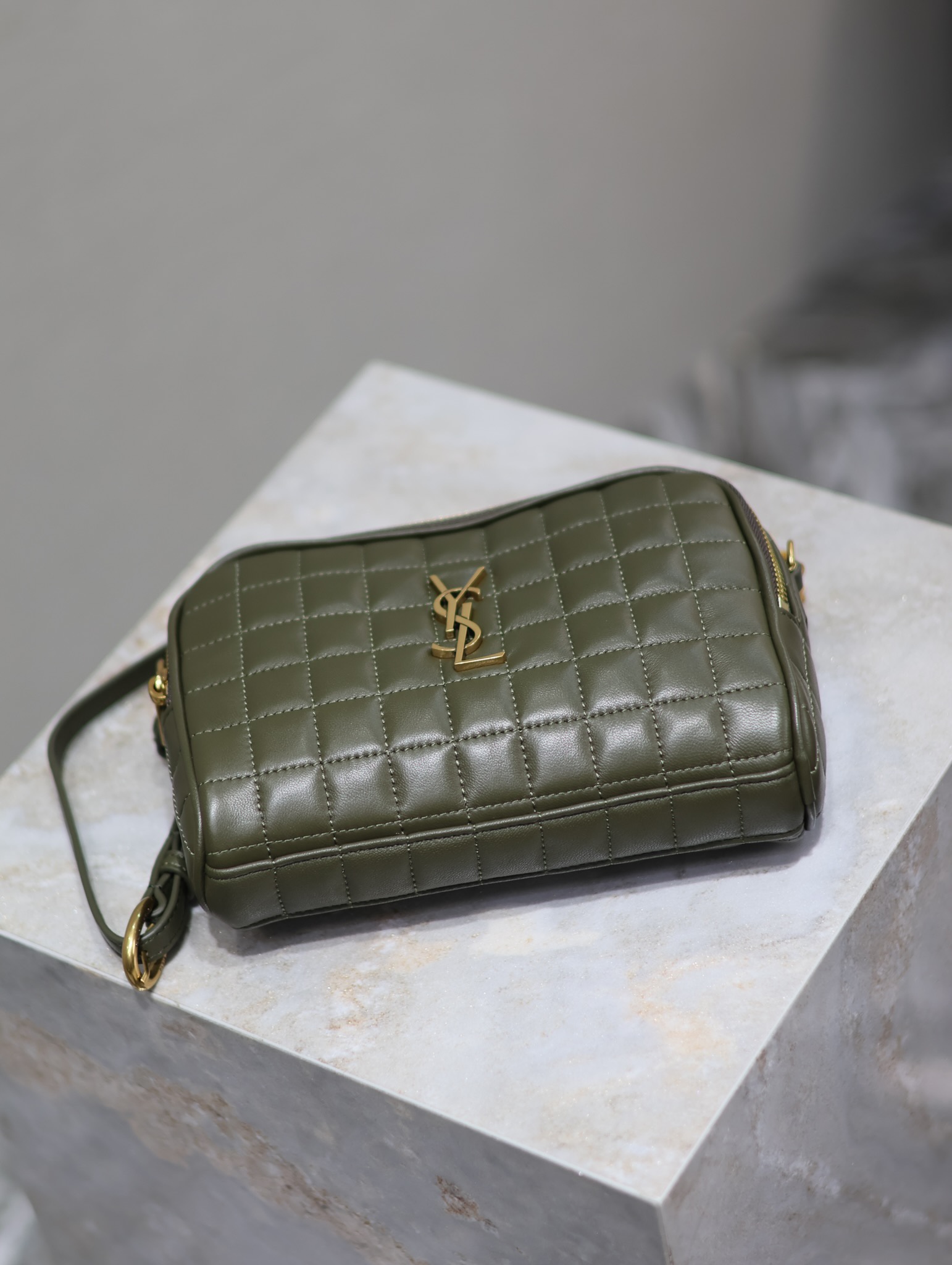 Yves Saint Laurent LE CASSANDRE MATELASSÉ CARRÉ sheepskin camera bag 764809