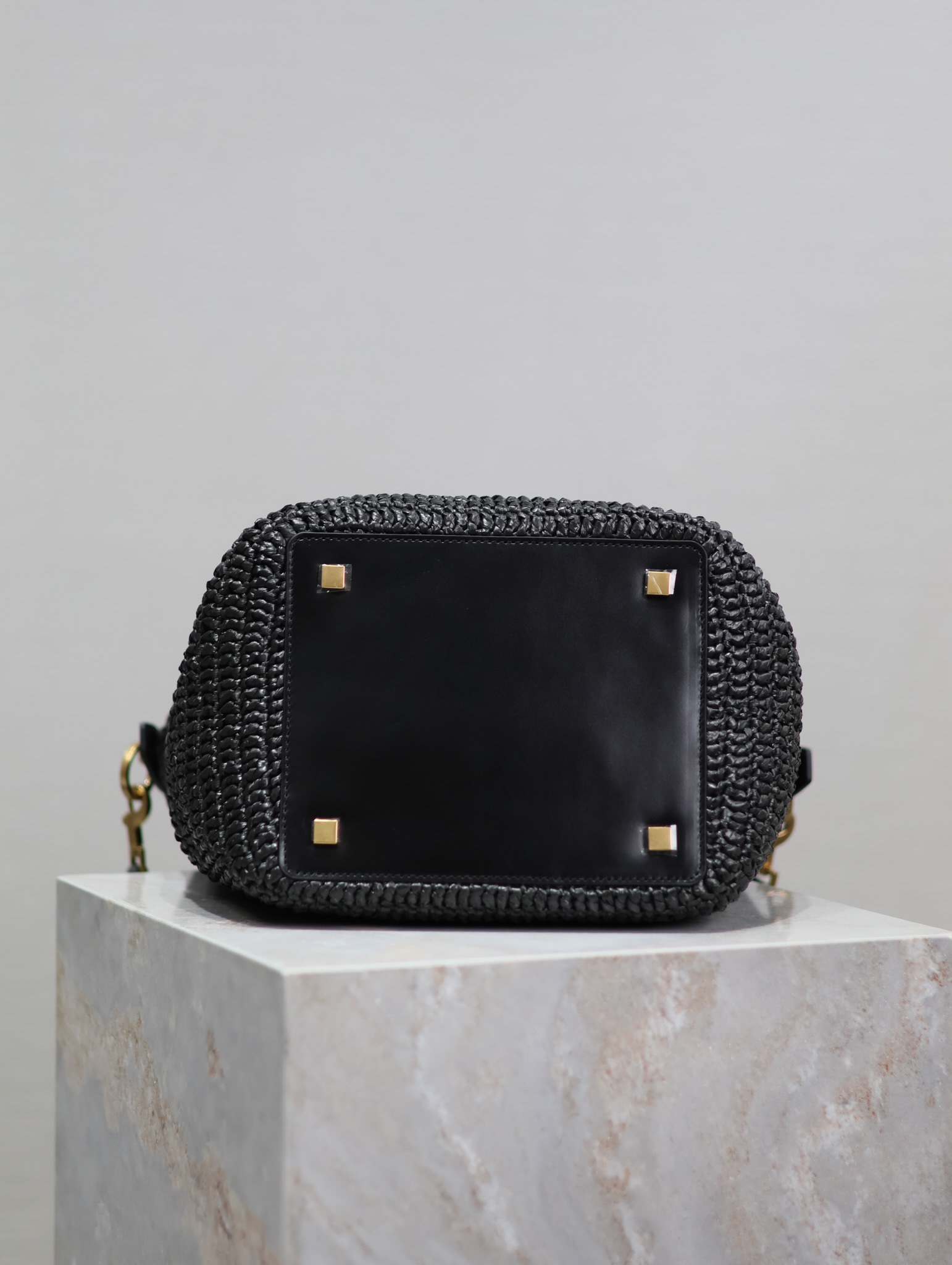 Yves Saint Laurent LE 37 woven bucket bag 742828