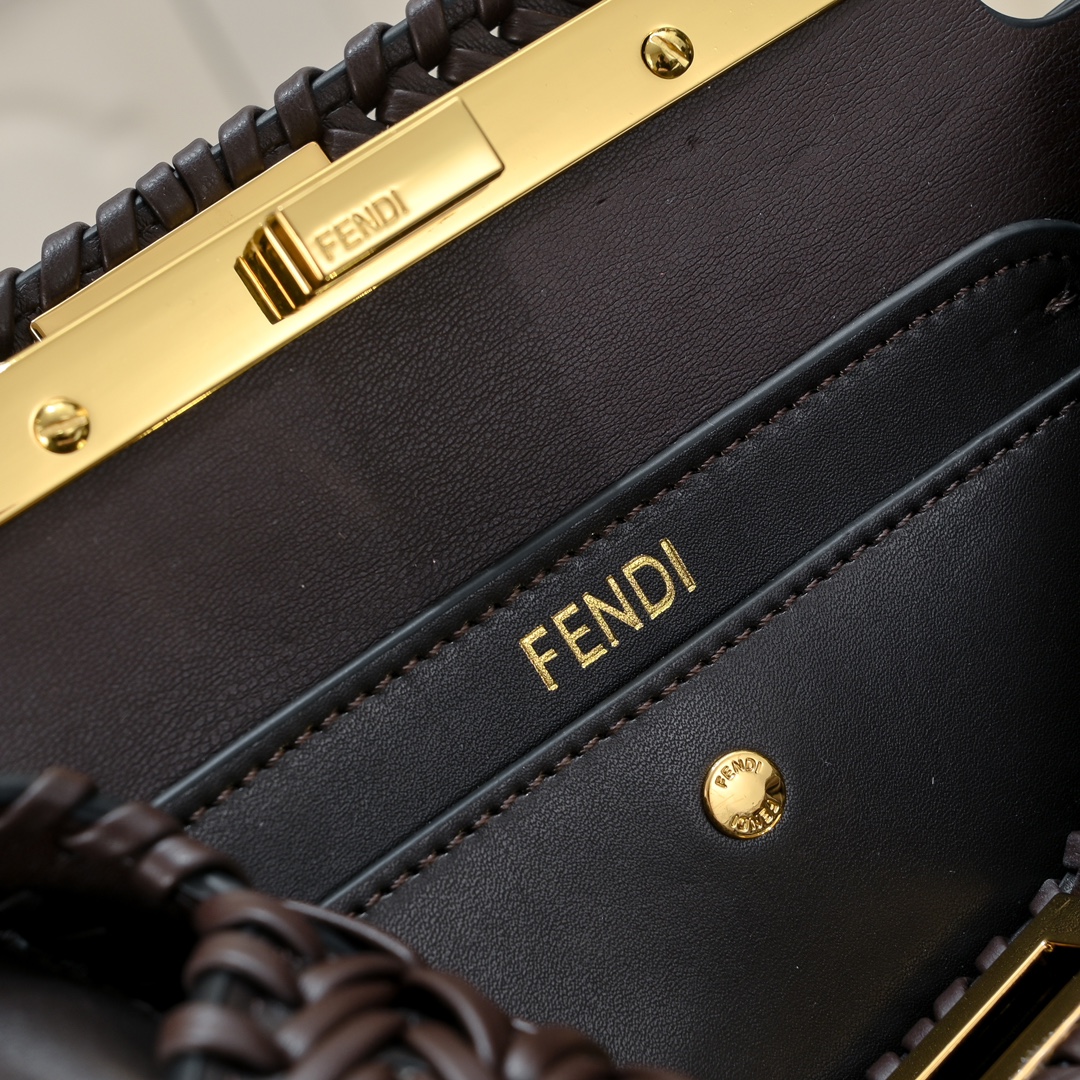 FENDI BAGUETTE Medium Handbag 3318
