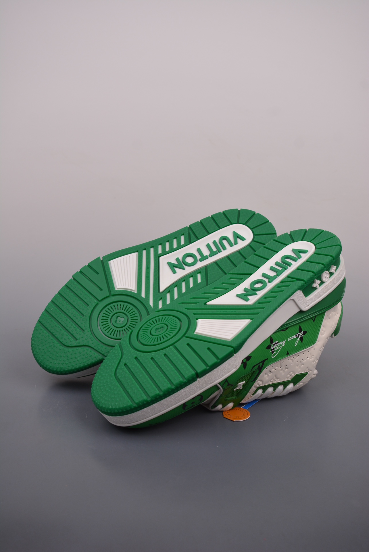 Louis Vuitton Trainer Sneaker Low Green and White Signature Edition 1AANFZ