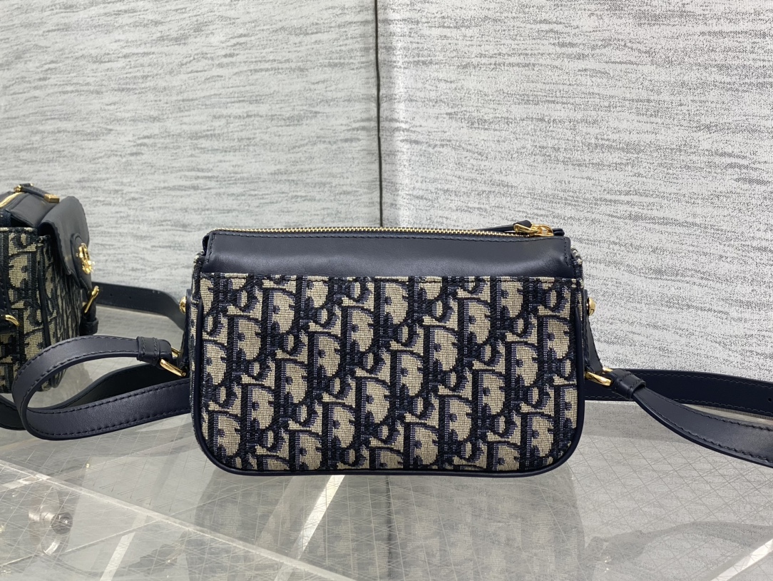 Dior 30Montaigne Poet Handbag