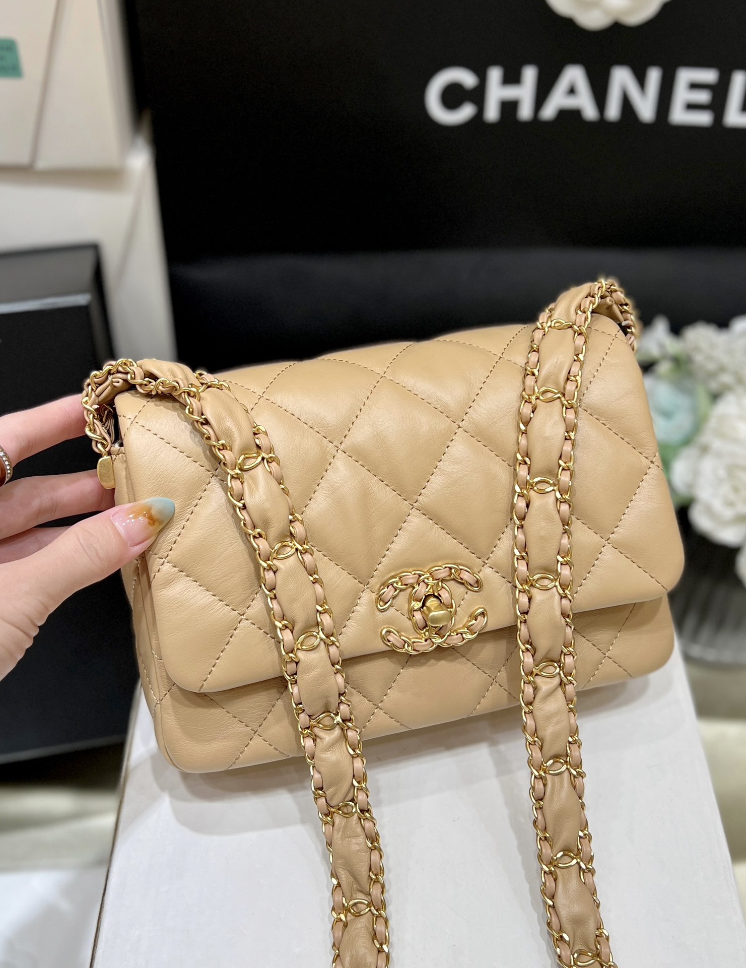 Chanel 23K Autumn and Winter Series Retro Tofu Bag AS4423