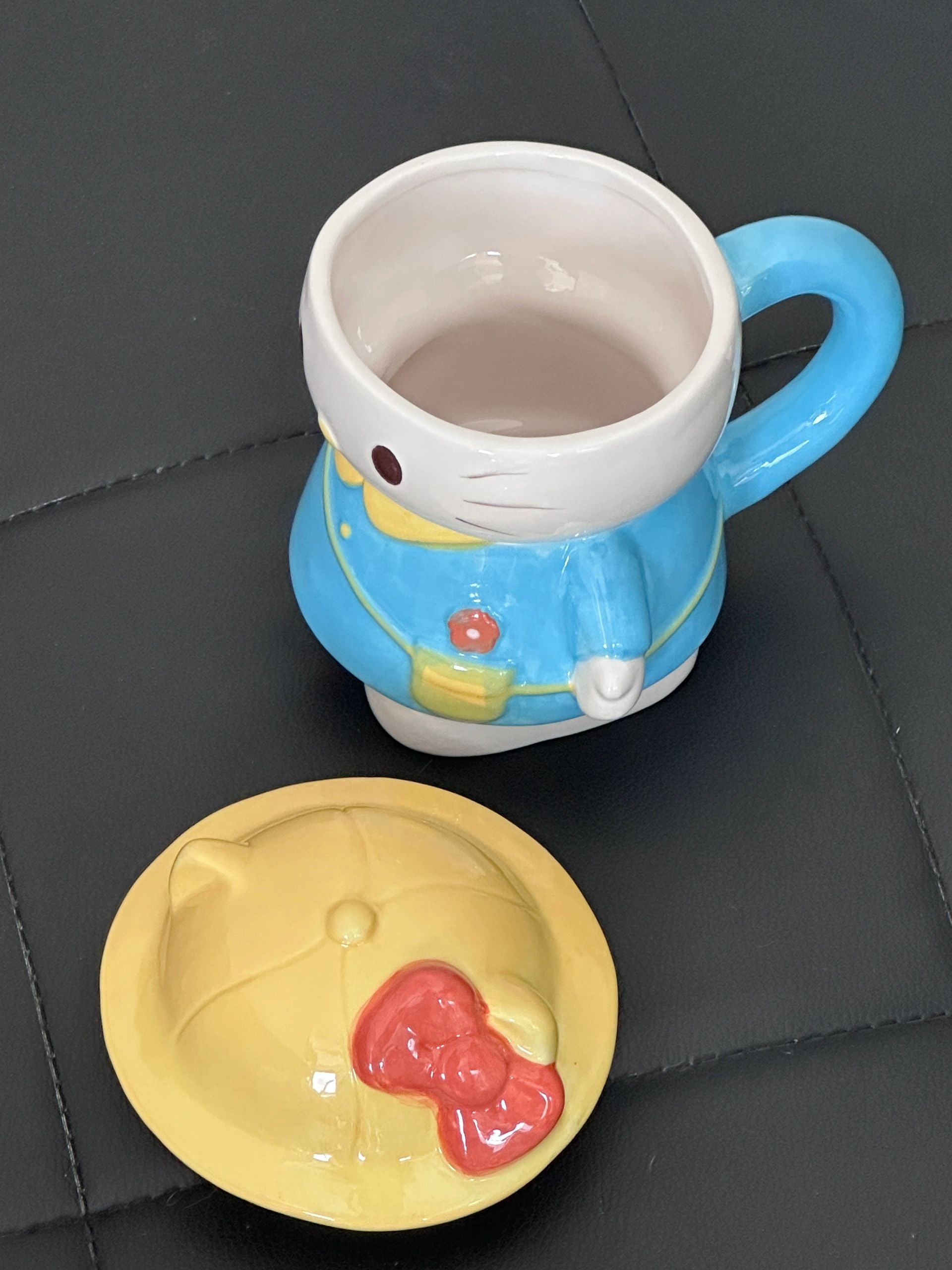 KT Shaped Mug Cute Ceramic Coffee Mug with Lid