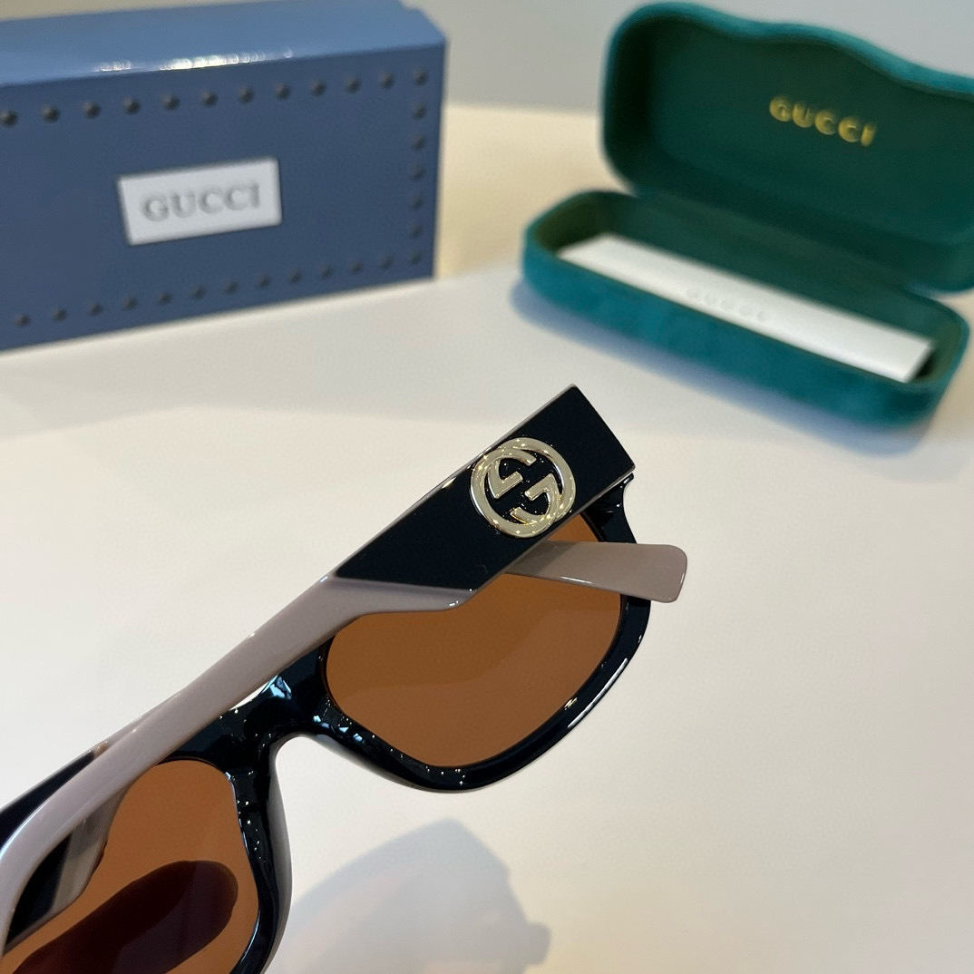 Gucci Round Frame Sunglasses