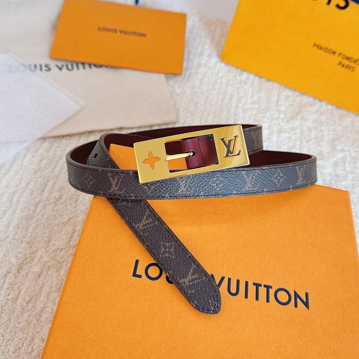Louis Vuitton double-faced leather women's belt with monogram pattern, 1.8cm wide