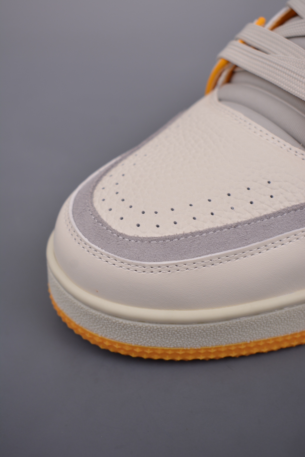Louis Vuitton Trainer Sneaker Low Beige Yellow 1ACHLH