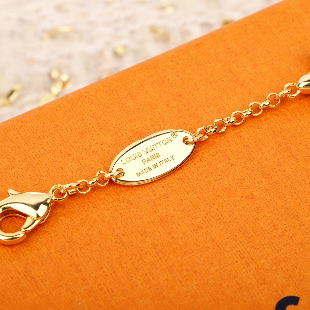 Louis Vuitton Heart Pearl Necklace
