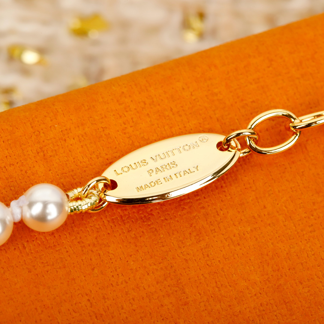 Louis Vuitton floral pearl necklace