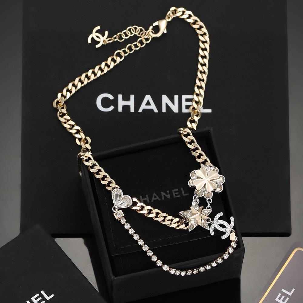 Chanel four-leaf clover star metal chain necklace