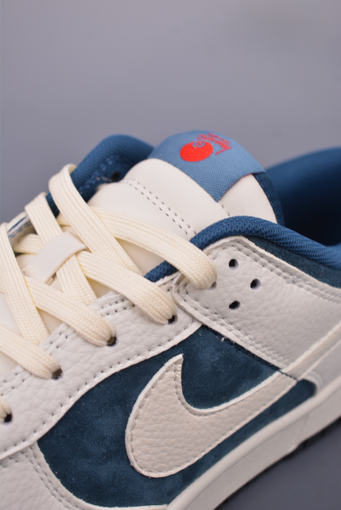 Stussy x Nike SB Dunk Low sneakers Off-white and dark blue CY5979-112